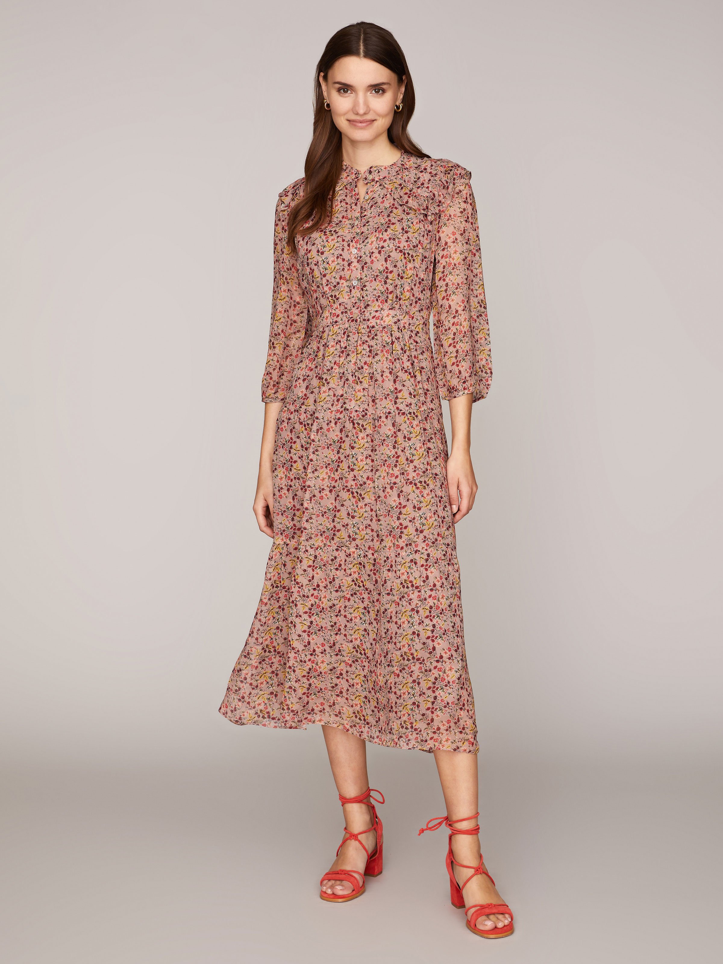 Chiffonkleid mit Blumenmuster und Rüschen Chiffonkleid mit Blumenmuster und Rüschen
