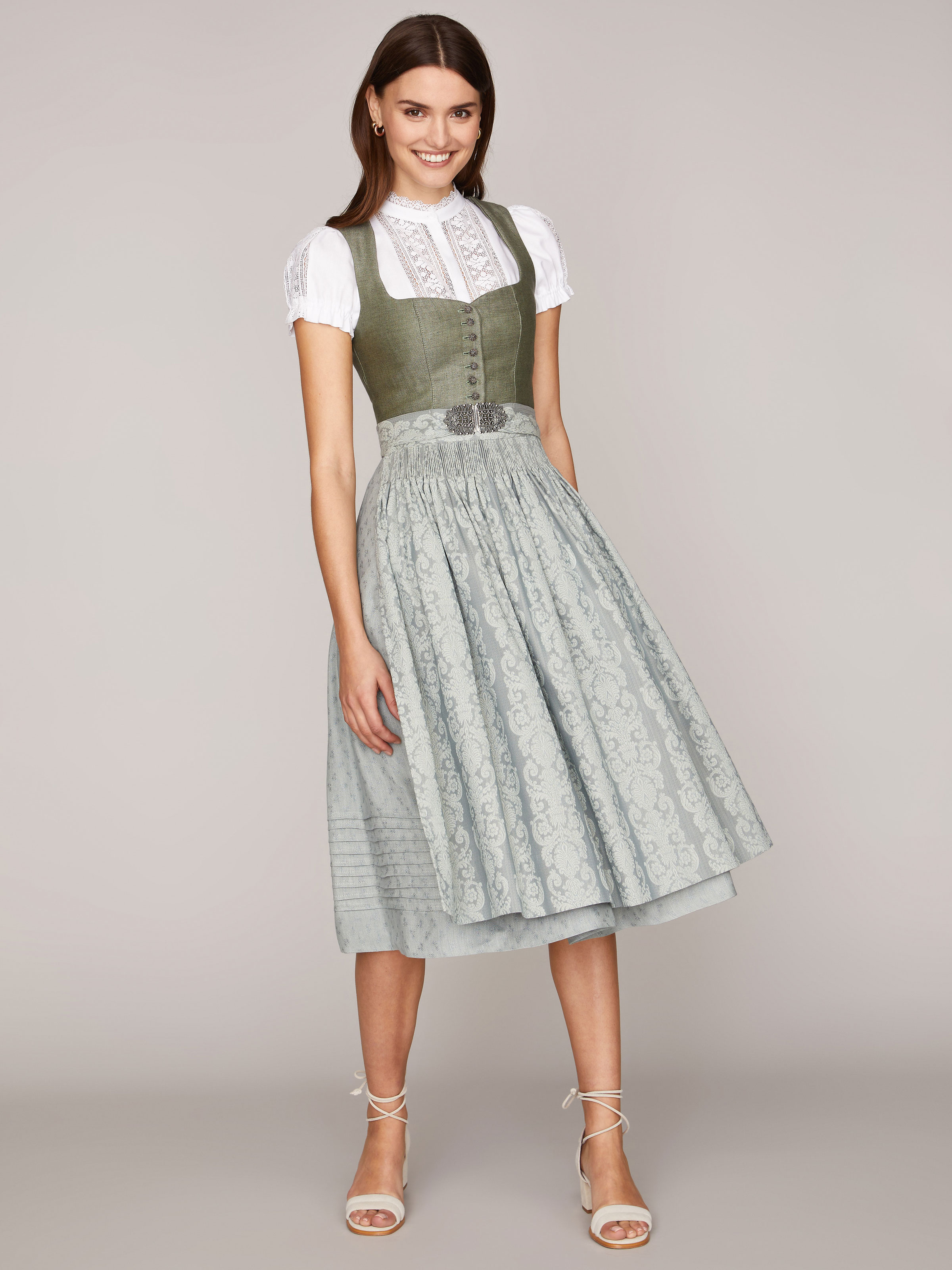 Hellgrünes Dirndl Hellgrünes Dirndl