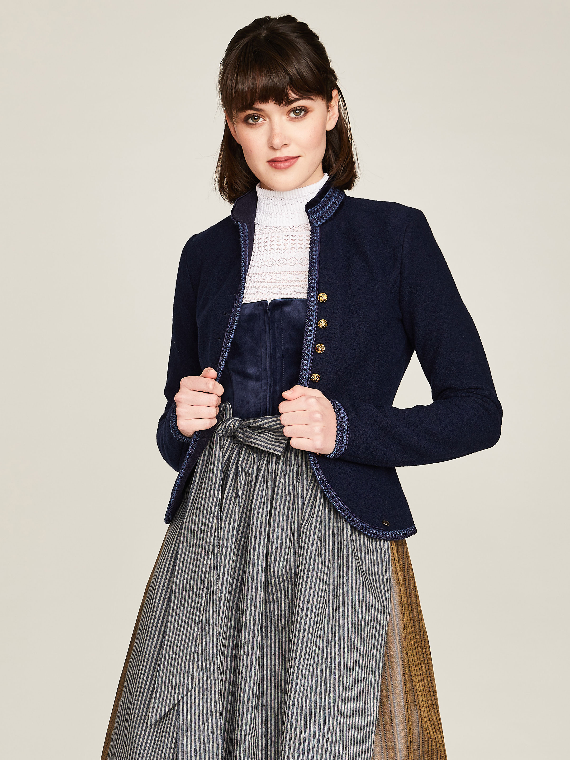 Dunkelblaues Dirndl mit zwei Schürzen Dunkelblaues Dirndl mit zwei Schürzen