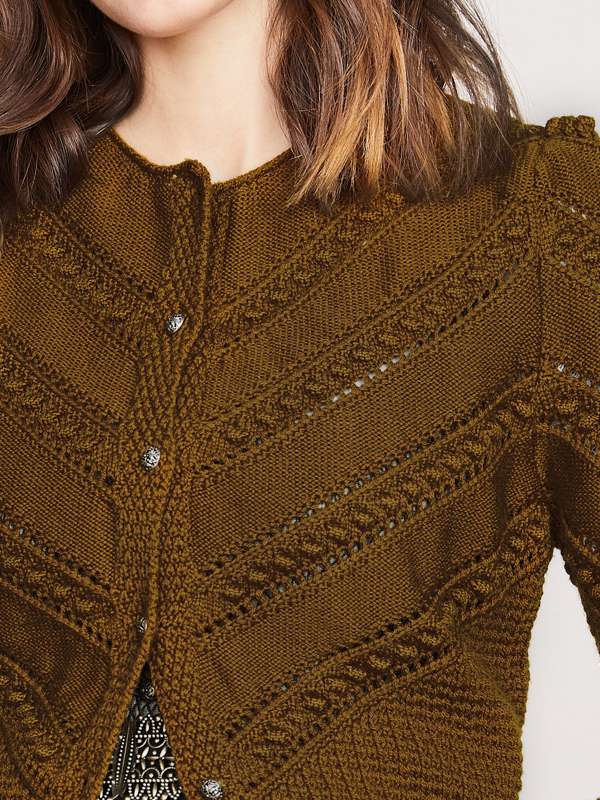 Kuschelige Strickjacke in Messing Kuschelige Strickjacke in Messing