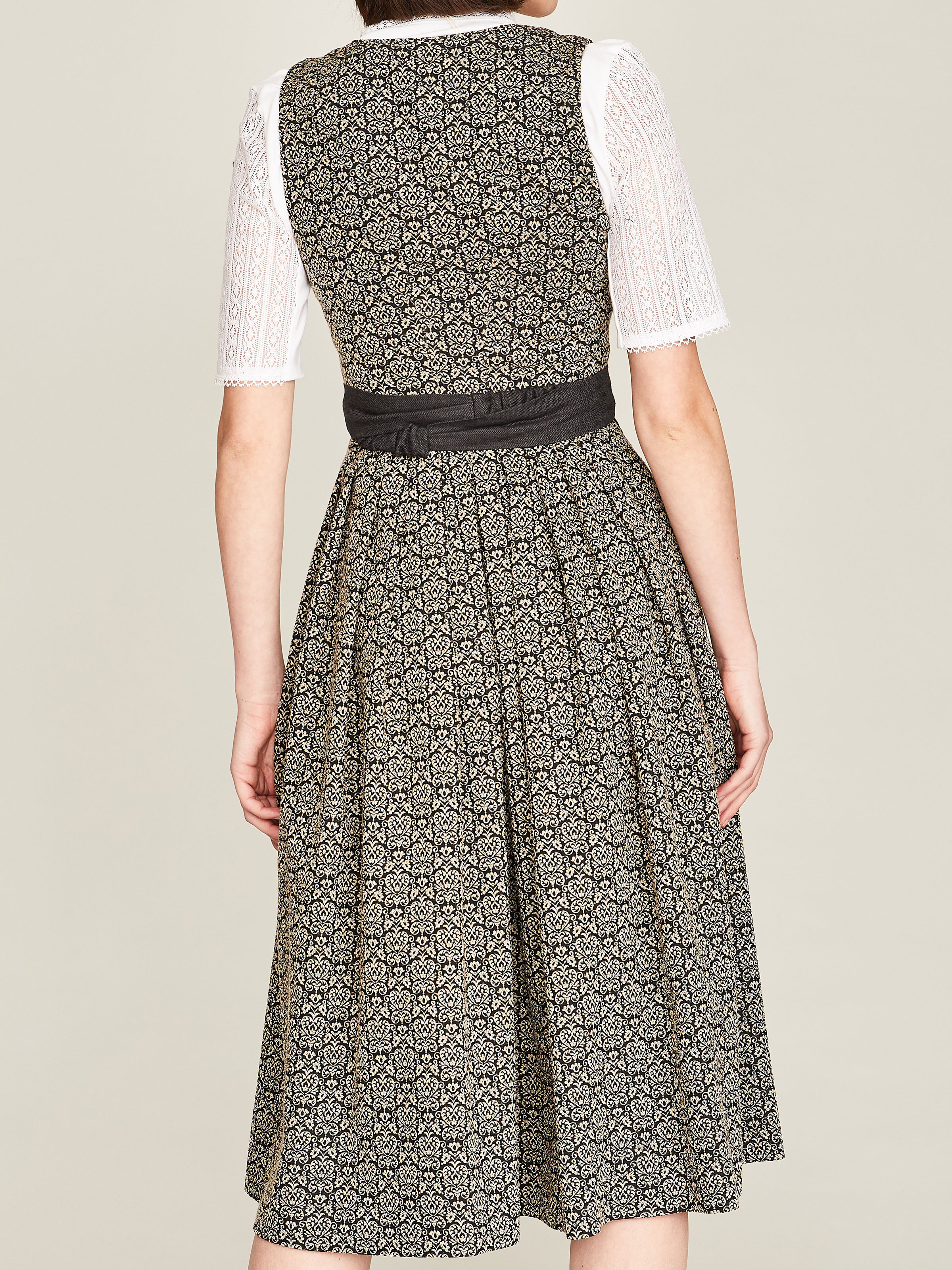 Gemustertes Dirndl in Erdtönen mit Leinen-Schürze Gemustertes Dirndl in Erdtönen mit Leinen-Schürze