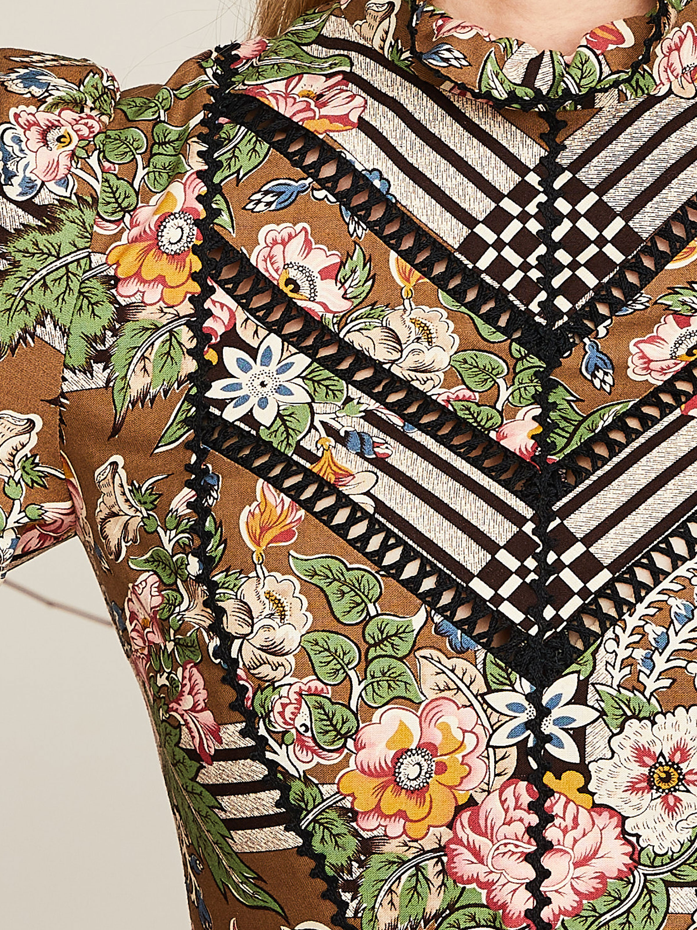Kleid mit Blumenprint und Puffärmeln Kleid mit Blumenprint und Puffärmeln