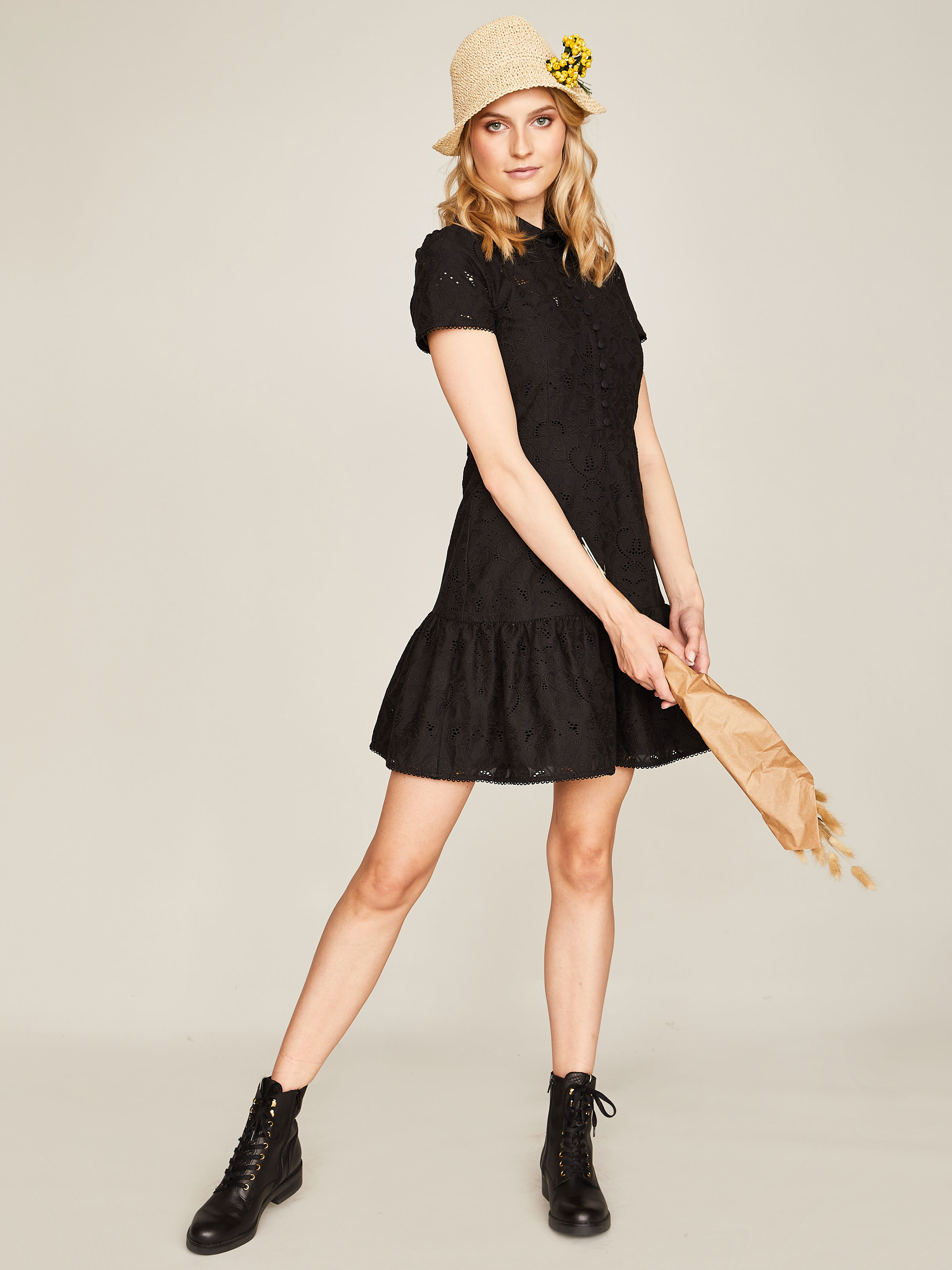 Sommerkleid aus Lochspitze Sommerkleid aus Lochspitze