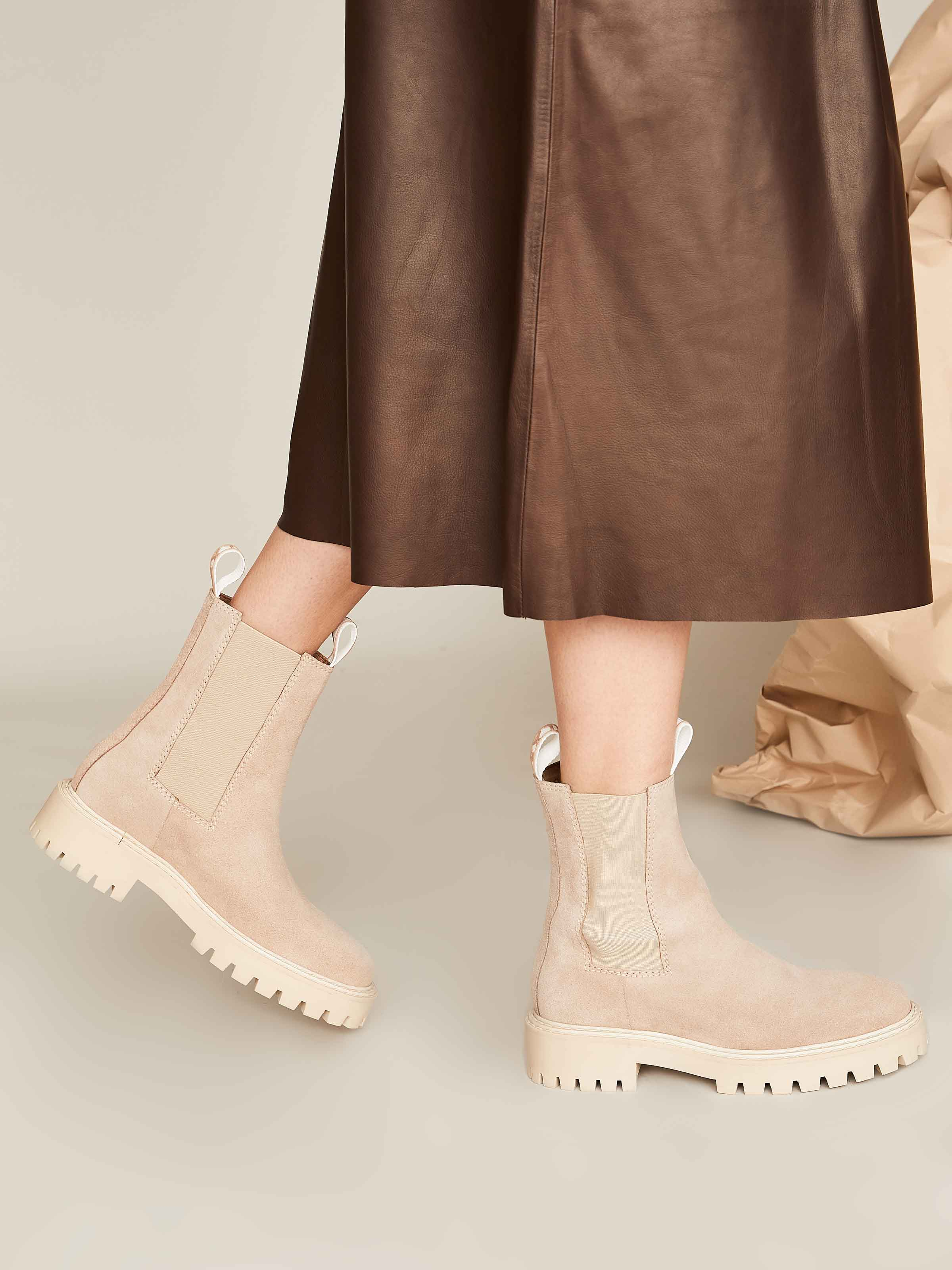 Taupefarbener Chelsea-Boot aus Leder Taupefarbener Chelsea-Boot aus Leder