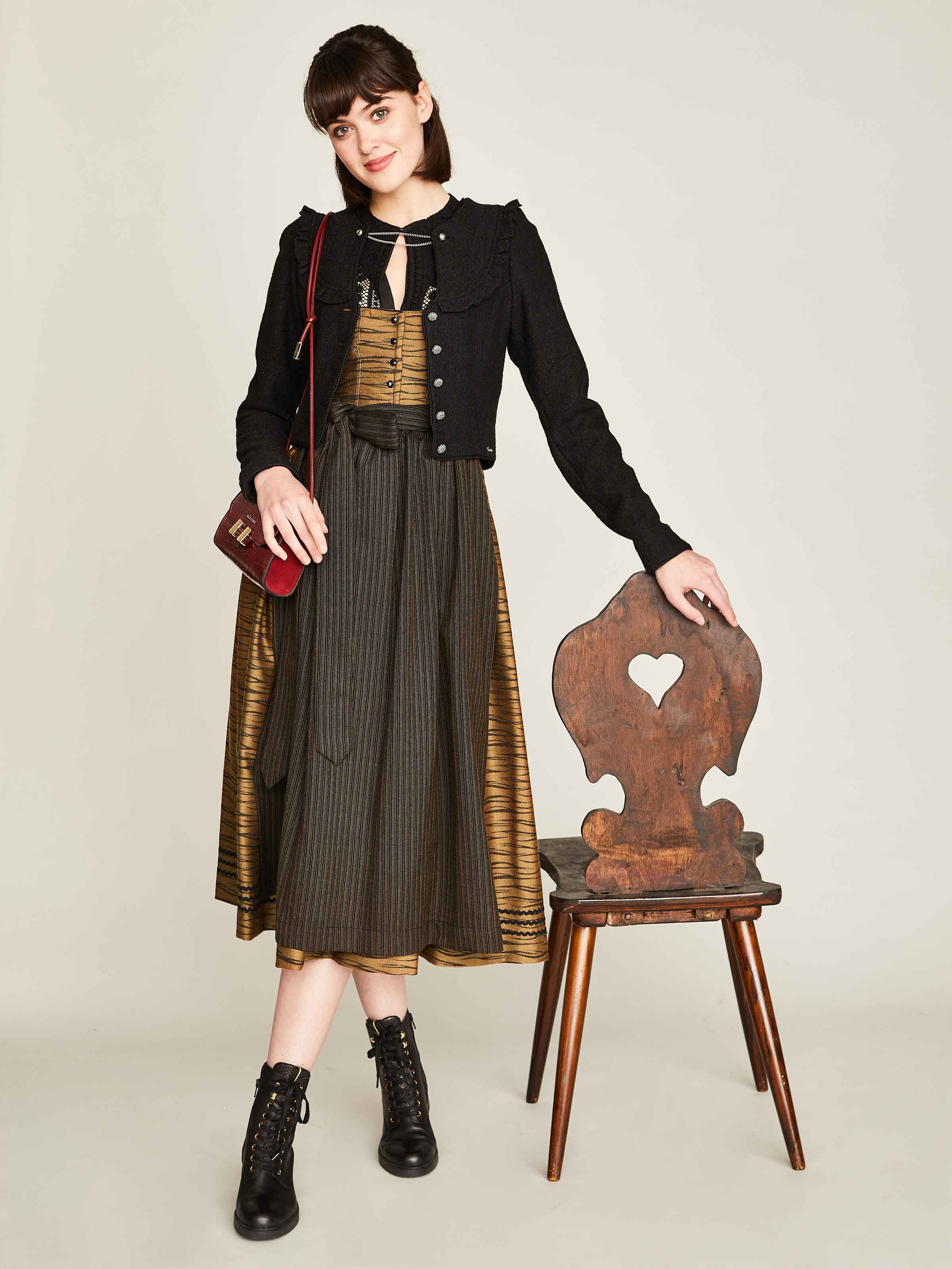 Schwarze Walkjacke mit Volanteinsätzen Schwarze Walkjacke mit Volanteinsätzen