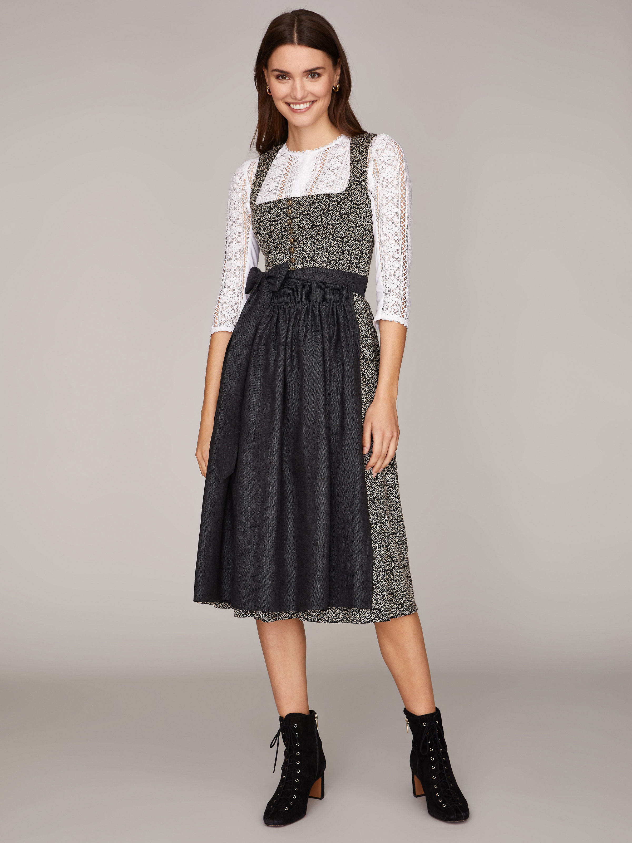 Gemustertes Dirndl in Erdtönen mit Leinen-Schürze Gemustertes Dirndl in Erdtönen mit Leinen-Schürze