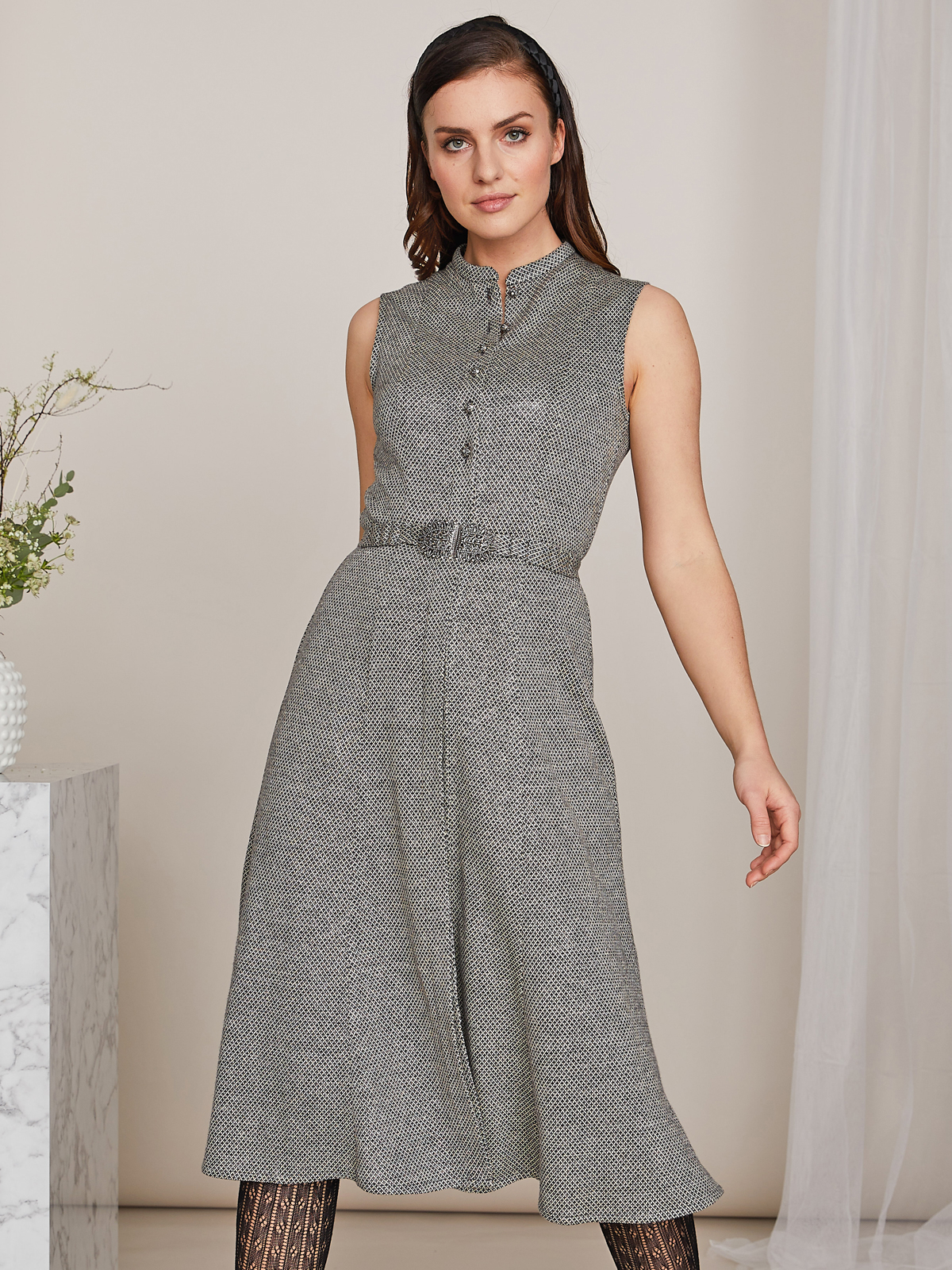 Ärmelloses Midi-Kleid mit Rautenmuster Ärmelloses Midi-Kleid mit Rautenmuster