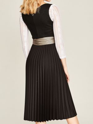 Schwarzes Dirndl mit grau-schimmernder Schürze Schwarzes Dirndl mit grau-schimmernder Schürze