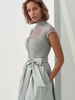 Mintfarbenes Dirndl mit Balkonette-Ausschnitt Mintfarbenes Dirndl mit Balkonette-Ausschnitt