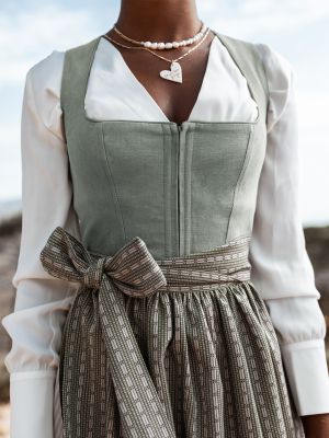 Khakifarbenes Dirndl mit zwei Schürzen Khakifarbenes Dirndl mit zwei Schürzen