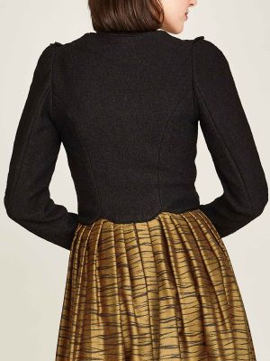 Schwarze Walkjacke mit Volanteinsätzen Schwarze Walkjacke mit Volanteinsätzen