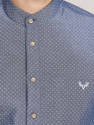 Blaues Trachtenhemd mit weißem Muster Blaues Trachtenhemd mit weißem Muster