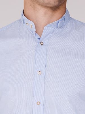 Hellblau-weiß gestreiftes Trachtenhemd