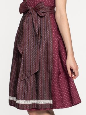 Weinrotes Dirndl mit Flügelärmchen Weinrotes Dirndl mit Flügelärmchen