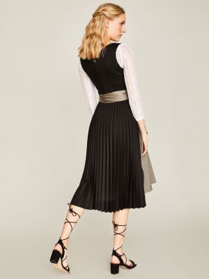 Schwarzes Dirndl mit grau-schimmernder Schürze Schwarzes Dirndl mit grau-schimmernder Schürze