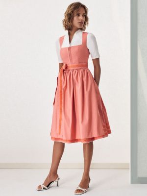 Coralfarbenes Dirndl mit Stickereien Coralfarbenes Dirndl mit Stickereien