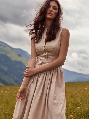 Creme-farbenes Kleid mit Volantsaum