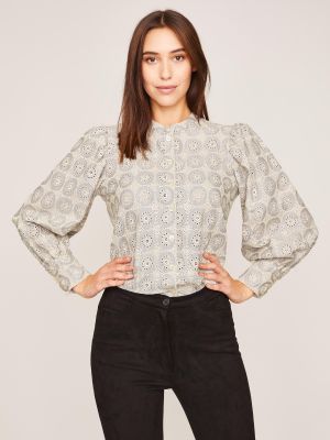 Hellgraue Bluse mit Stickerei Hellgraue Bluse mit Stickerei
