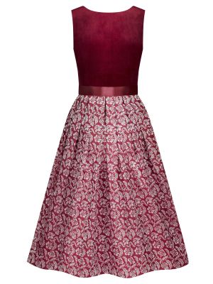 Dunkelrotes Dirndl mit zwei Schürzen Dunkelrotes Dirndl mit zwei Schürzen