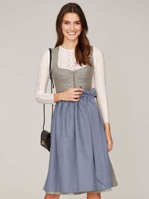 Romantisches Dirndl mit Blumenmuster und zwei Schürzen Romantisches Dirndl mit Blumenmuster und zwei Schürzen