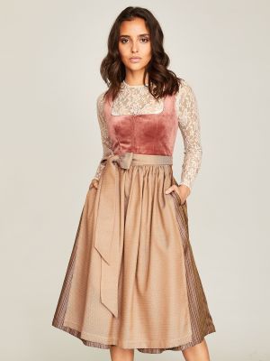Pflaumenfarbenes Dirndl mit zwei Schürzen Pflaumenfarbenes Dirndl mit zwei Schürzen