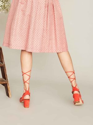 Orangefarbene Schnür-Sandalen aus Leder mit Blockabsatz Orangefarbene Schnür-Sandalen aus Leder mit Blockabsatz