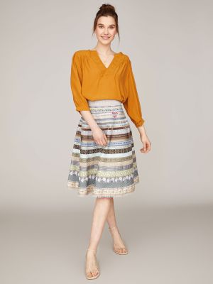 Hellbraune Bluse mit Puffärmeln Hellbraune Bluse mit Puffärmeln