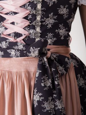 Blaues Dirndl mit rosa Schürze Blaues Dirndl mit rosa Schürze