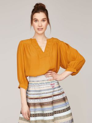 Hellbraune Bluse mit Puffärmeln Hellbraune Bluse mit Puffärmeln