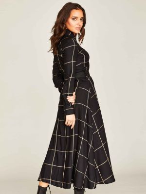 Schwarzes Blusenkleid mit Karomuster Schwarzes Blusenkleid mit Karomuster