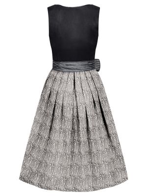Schwarzes Dirndl im Animalprint mit zwei Schürzen Schwarzes Dirndl im Animalprint mit zwei Schürzen