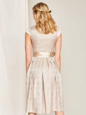 Goldenes Dirndl mit Wendeschürze Goldenes Dirndl mit Wendeschürze