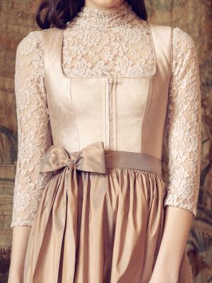Rosé-Goldenes Dirndl mit 2 Schürzen Rosé-Goldenes Dirndl mit 2 Schürzen