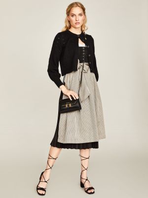Schwarzes Dirndl mit grau-schimmernder Schürze Schwarzes Dirndl mit grau-schimmernder Schürze