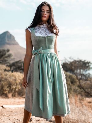 Salbeigrünes Dirndl mit zwei Schürzen Salbeigrünes Dirndl mit zwei Schürzen