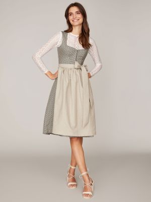 Romantisches Dirndl mit Blumenmuster und zwei Schürzen Romantisches Dirndl mit Blumenmuster und zwei Schürzen
