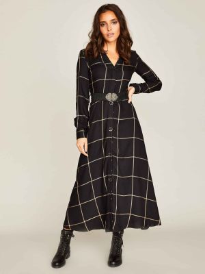 Schwarzes Blusenkleid mit Karomuster Schwarzes Blusenkleid mit Karomuster