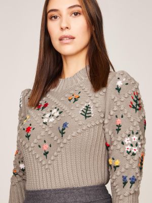 Strickpullover mit Blumenstickerei Strickpullover mit Blumenstickerei