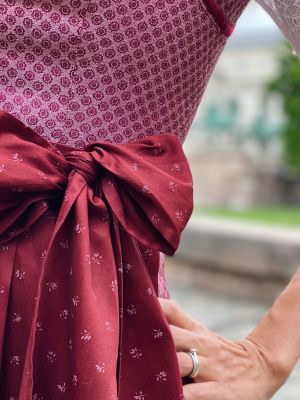 Beerenfarbenes Dirndl Beerenfarbenes Dirndl