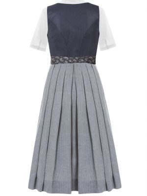 Blaues Dirndl mit floraler Dirndlschürze Blaues Dirndl mit floraler Dirndlschürze