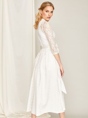 Langes Hochzeits-Dirndl in Cremeweiß Langes Hochzeits-Dirndl in Cremeweiß