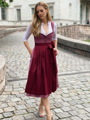 Beerenfarbenes Dirndl Beerenfarbenes Dirndl